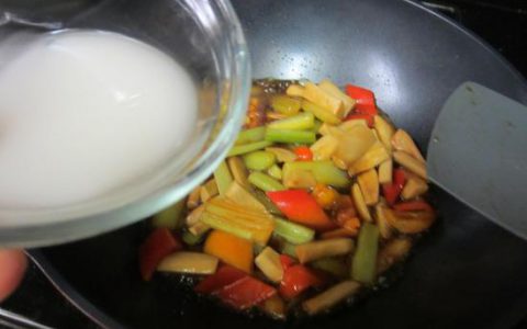 如何做勾芡(中华美食经典技巧)