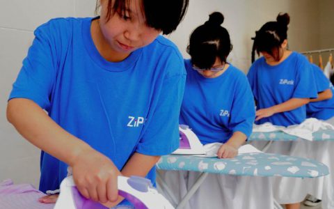 重庆保姆培训：如何成为一名优秀的家政服务员(重庆保姆培训机构推荐)