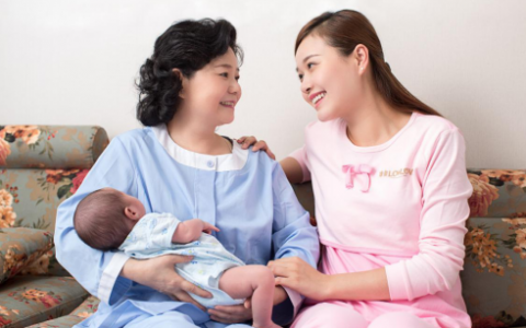 柚妈柚子月嫂公司，在线月嫂服务(柚妈柚子月嫂公司，专业月子护理师)