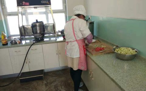 附近做饭阿姨(附近请阿姨做饭)