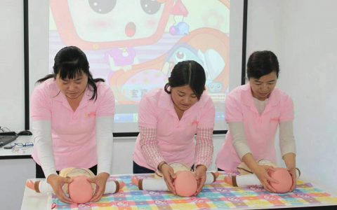 做月嫂要去哪里培训(月嫂培训机构选择)