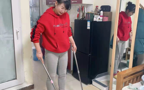 钟点工：解决忙碌上班族的中午饭问题(中午饭的钟点工，帮助您解放厨房)