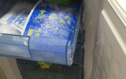 冰箱冷冻室结冰严重是什么原因(冰箱冷冻室结冰严重解决方法)