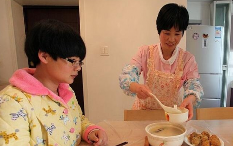 住家保姆晚上要求(住家保姆夜间工作安排)