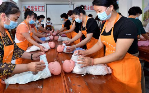 24小时带孩子保姆多少钱(24小时带孩子保姆价格)