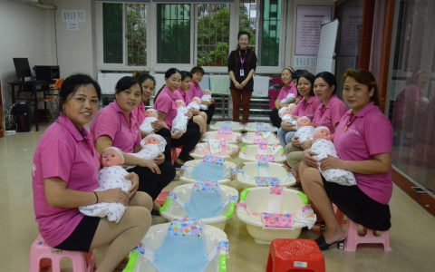 家住保姆多少钱一个月(家庭保姆价格)