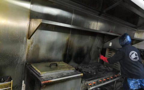 油烟管道清洗的重要性(油烟管道清洗的步骤与注意事项)