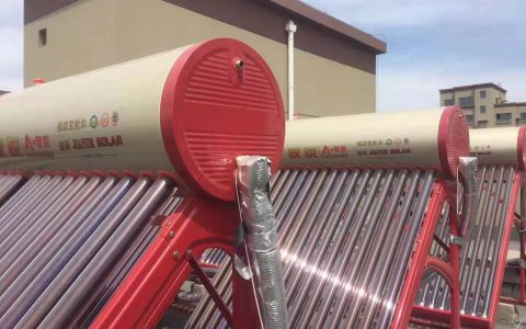 大型太阳能热水器的优势与成本分析(大型太阳能热水器的太阳能板效率)