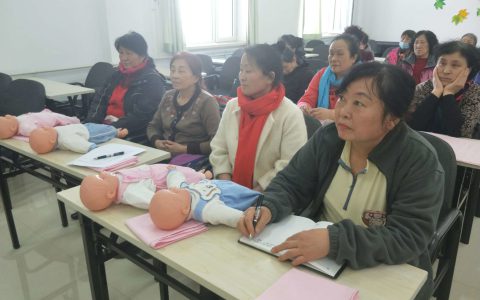 线上月嫂培训：让你成为合格的月嫂(线上月嫂培训的好处)