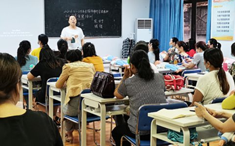 重庆培训月嫂要去哪里?学费多少?(重庆培训月嫂的最佳选择)
