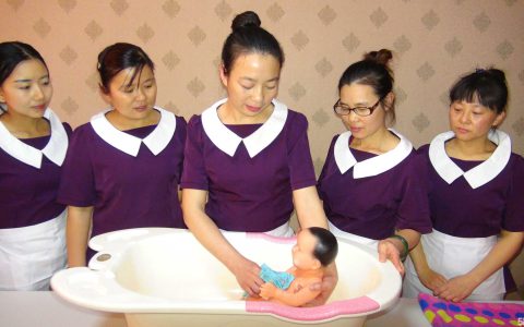 育儿嫂公司哪家好(育儿嫂公司选择)