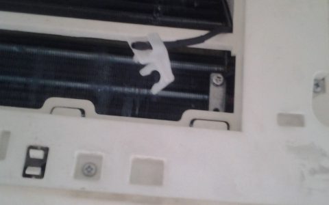 空调过滤网怎么拆下来清洗视频(空调过滤网清洗方法)