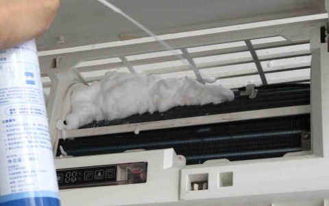 空调漏水还能继续用吗(空调漏水处理方法)