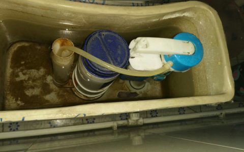 抽水马桶漏水怎么维修(抽水马桶漏水维修方法)
