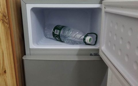 冰箱开了5个小时还没冷，该怎么办？(冰箱开了5个小时还没冷怎么回事)
