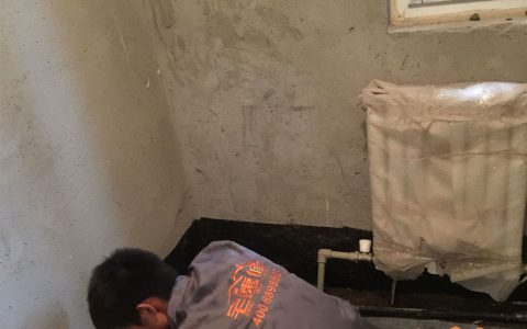 卫生间漏水怎么处理及维修方法(卫生间漏水维修)