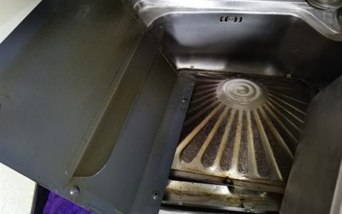抽油烟机清洗(抽油烟机过滤网清洗步骤)